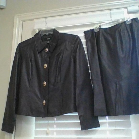 Top - Picture 7 of 16